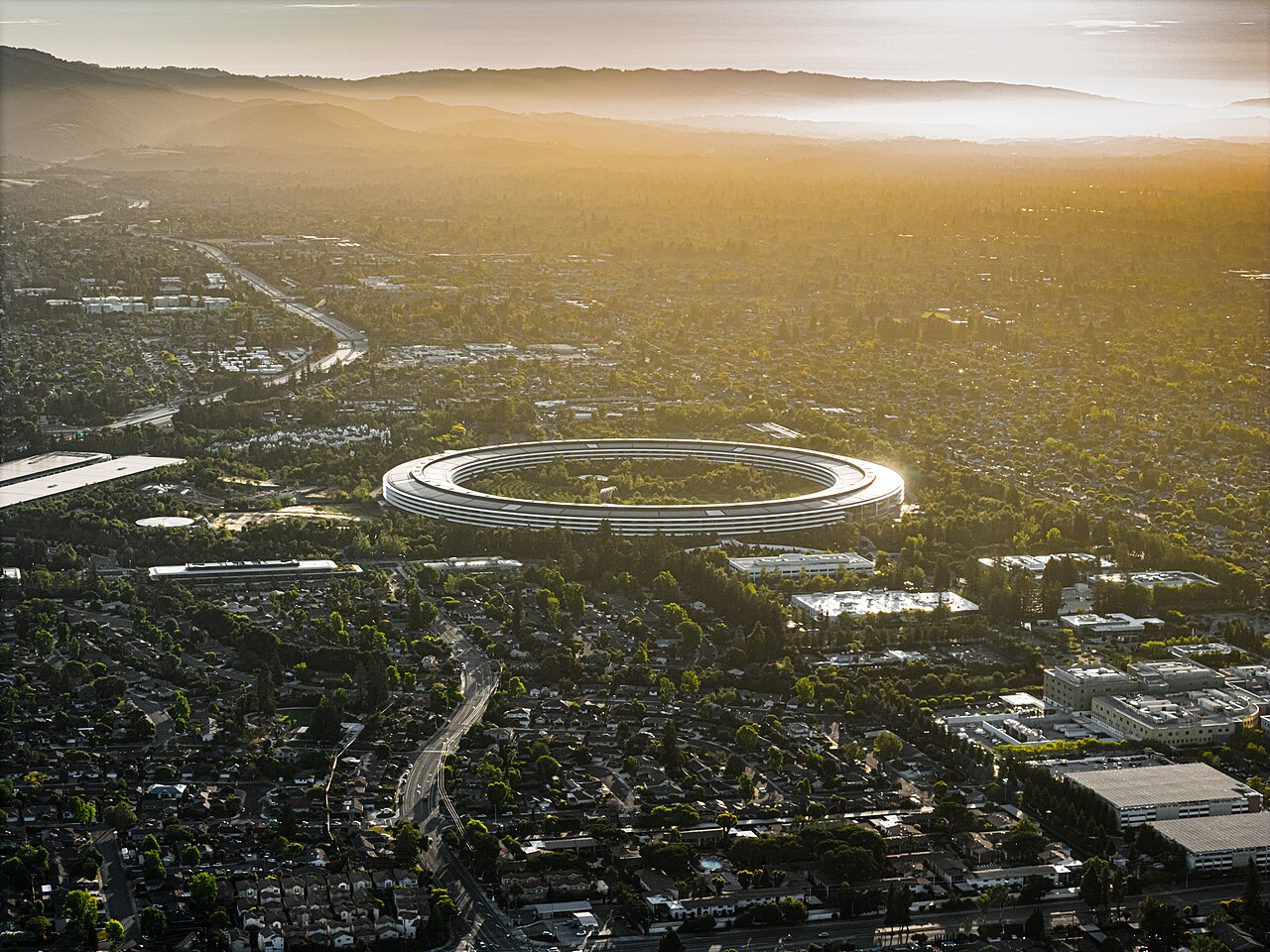apple — arxiv surati